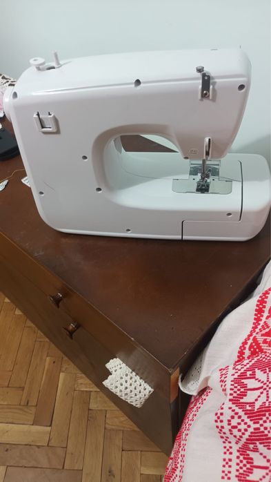 Mașină de cusut Carrefour Home HSEW611-10