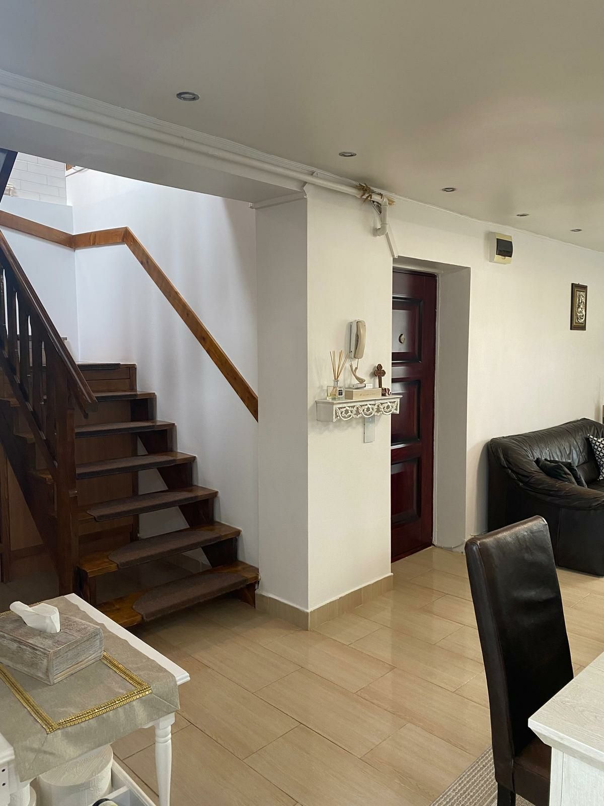 Apartament cu scara interioara, zona C.R. Vivu