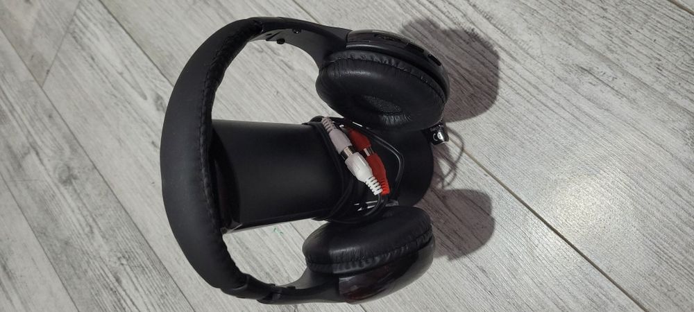 Casti wireless sau fir