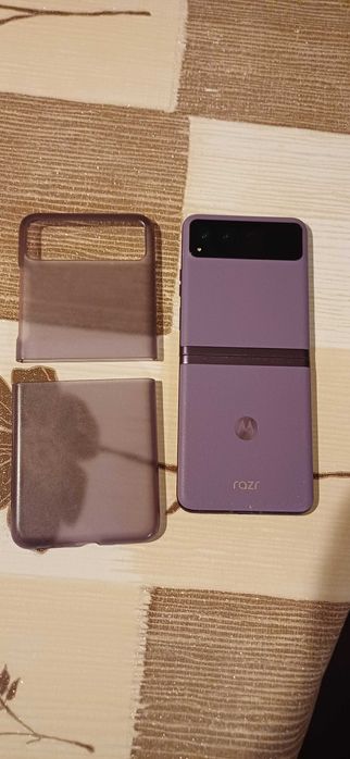 Продавам Motorola razr 40