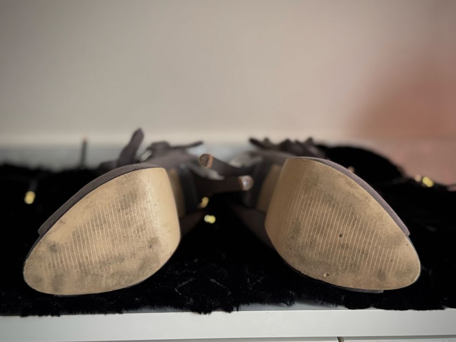 Обувки на висок ток