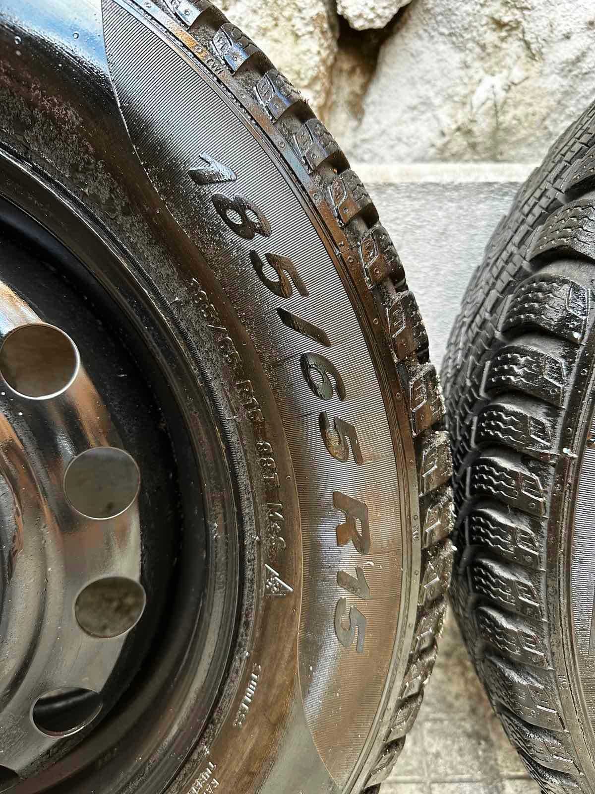 Зимни гуми Pirelli 185 65 15 с джанти 15 цола