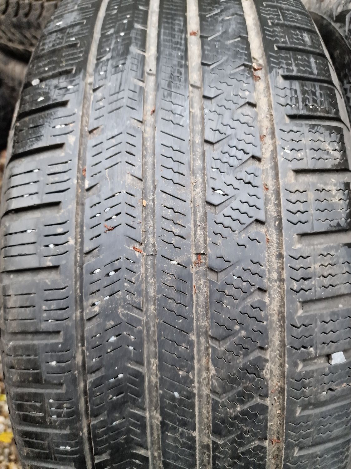 235 60 17 Nokian 4 anvelope iarna