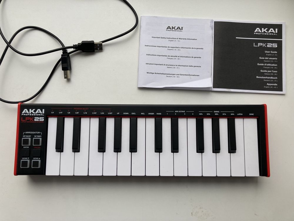 MIDI клавиатура Akai LPK25