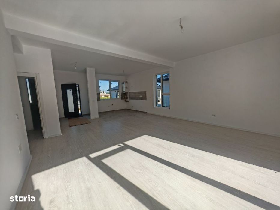 Casa in stil napoletan / 4 camere/ 200 mp curte