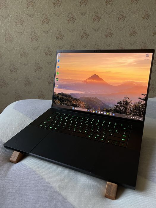 RAZER Blade 16 OLED RTX 4090 (г. 2024)
