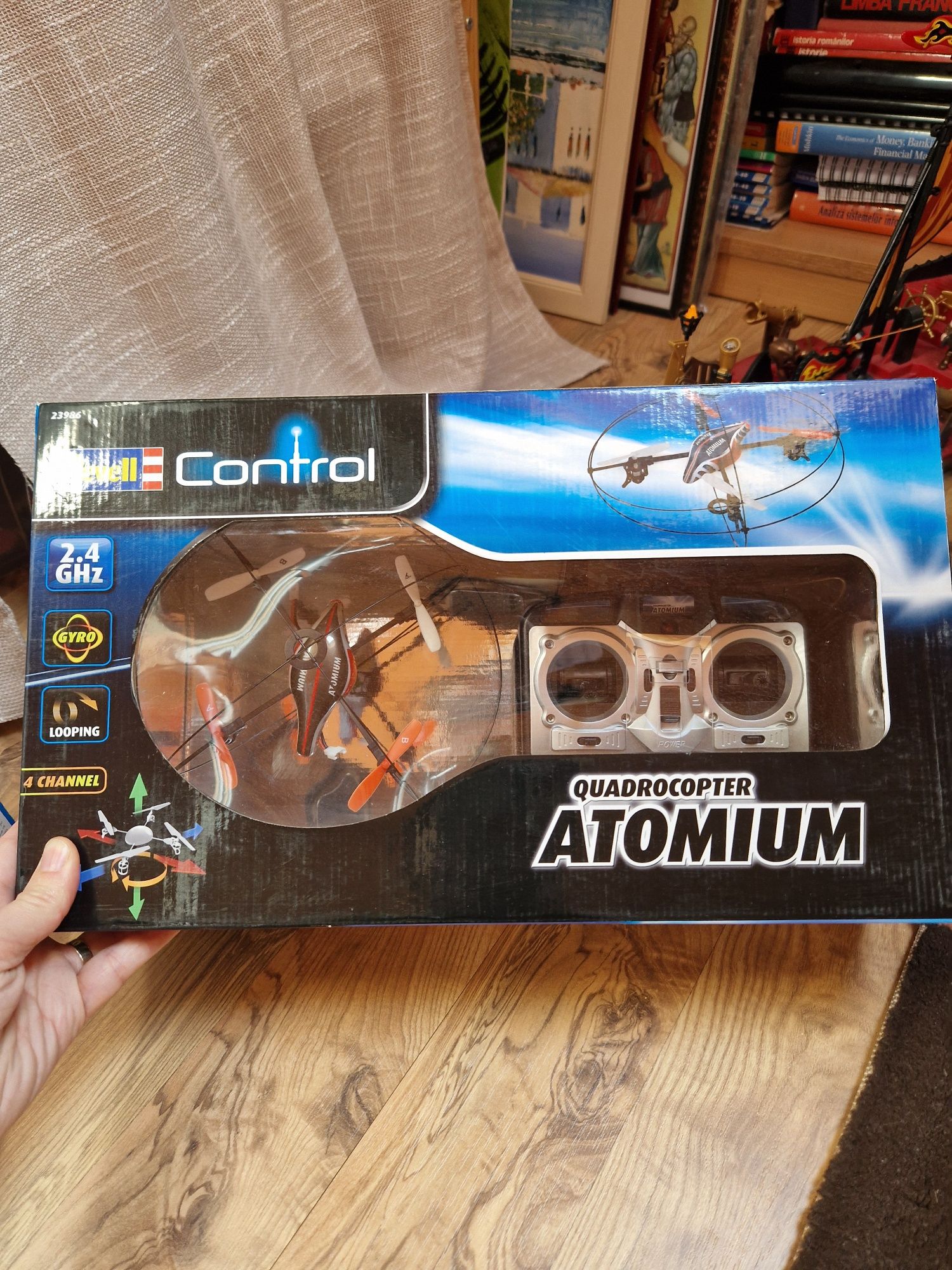 Revel Control RC Quadrocopter Atomium