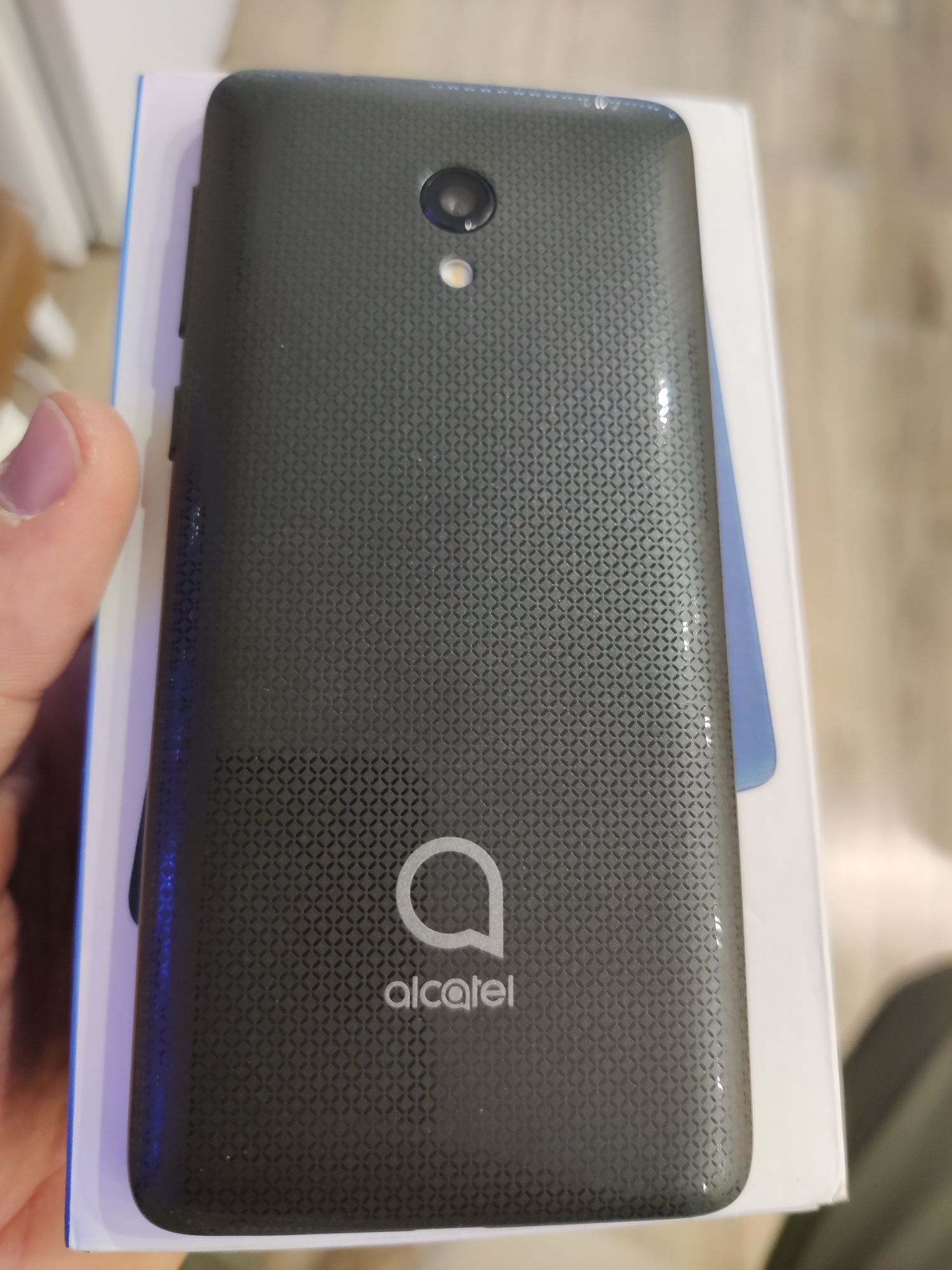 Смартфон Alcatel 1c Нов