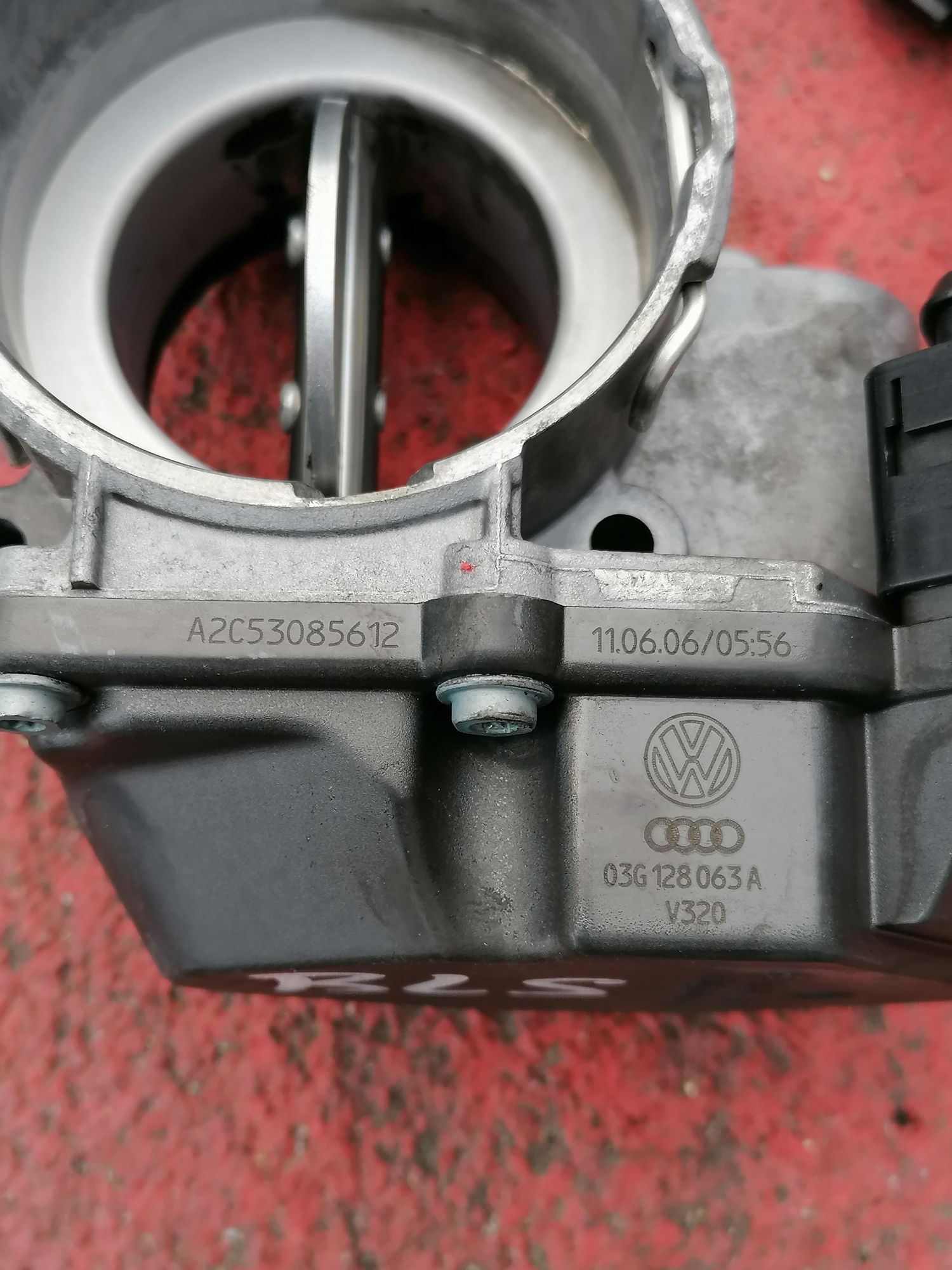 Clapetă accelerație vw golf 5, motor 1.9 tdi BLS 105 cp 03G128063A