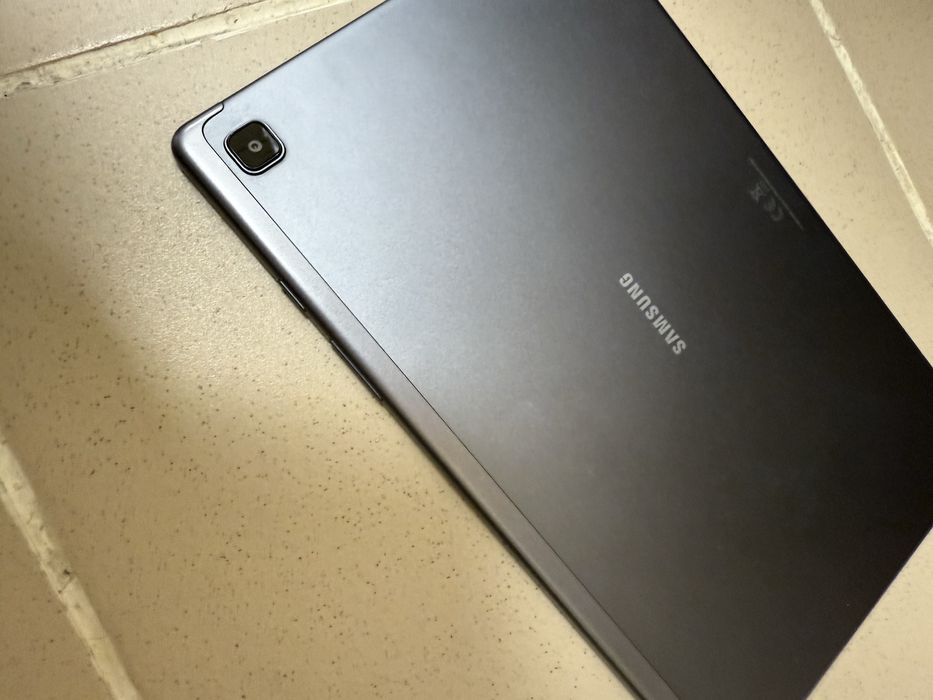 Таблет Samsung Galaxy Tab A7 4G 3/32gb 10,4” перфектен