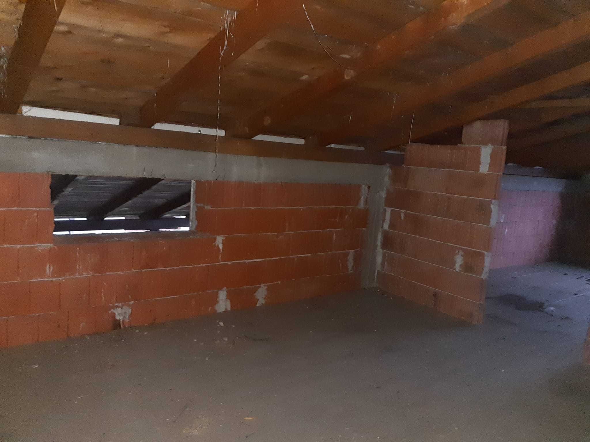se ofera spre vanzare casa  2 APARTAMENTE NOI IN DUPLEX la150 EURO MP