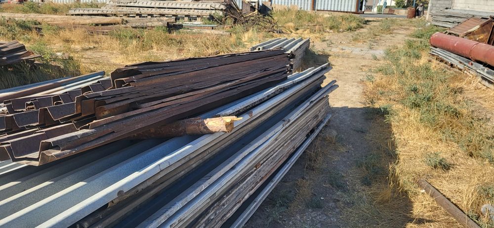 Профлист 6м,12м,4м толщина 0.9 б/у.очень толстые.100шт.