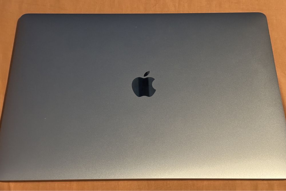 Macbook Pro 15" 2018 A1990 - i7 , 16GB Ram , 256Gb