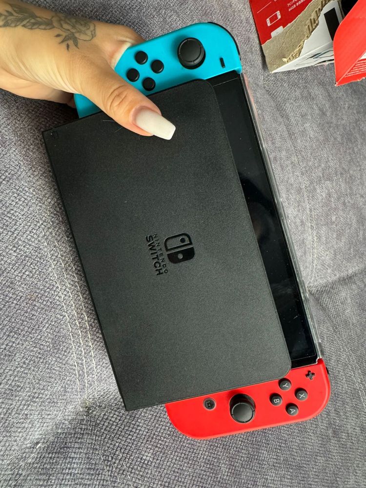 Продам nintendo switch oled
