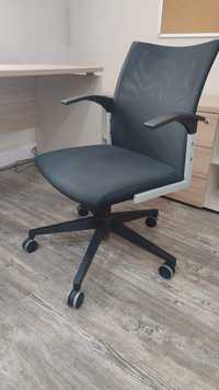 Срочно  Офисное кресло с поддержкой спины