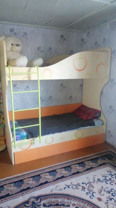 Продается  детская двухэтажная кровать.