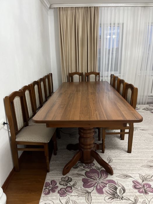 Стол со стульями