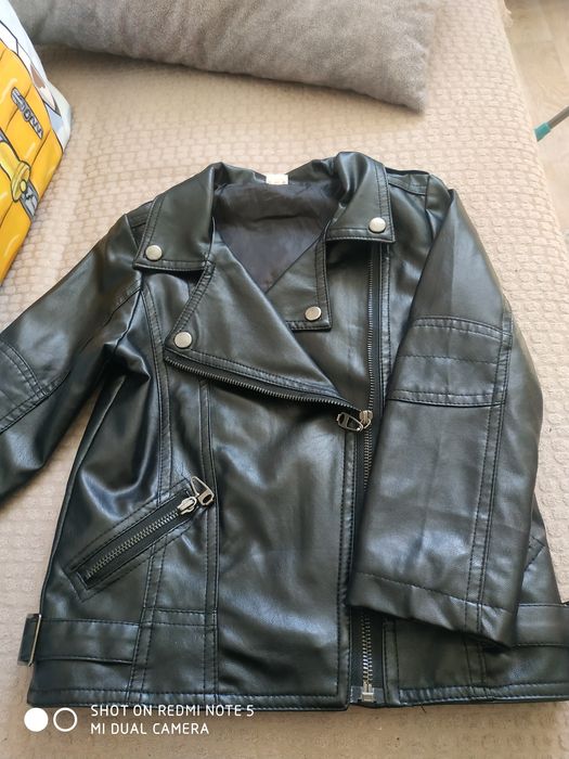 Продам куртку детскую