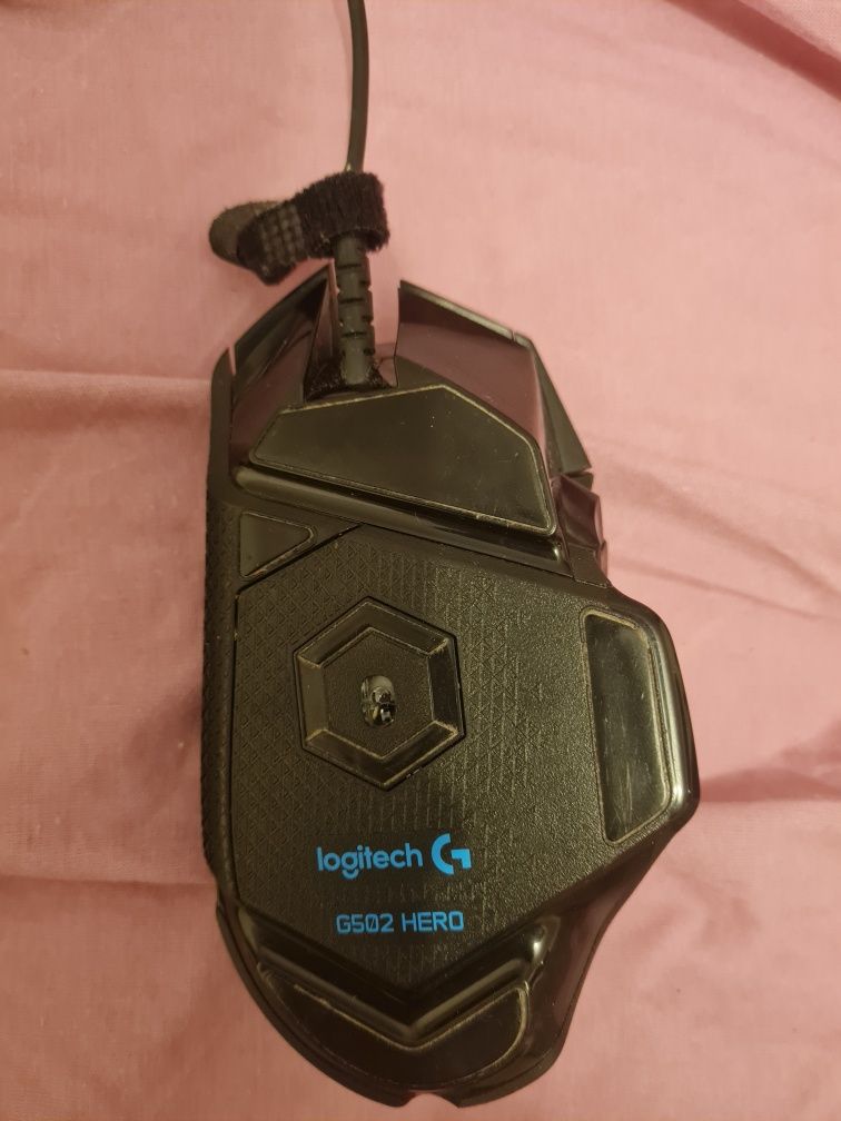 Logitech G502 HERO - геймърска мишка с  11 бутона и регулируемо тегло