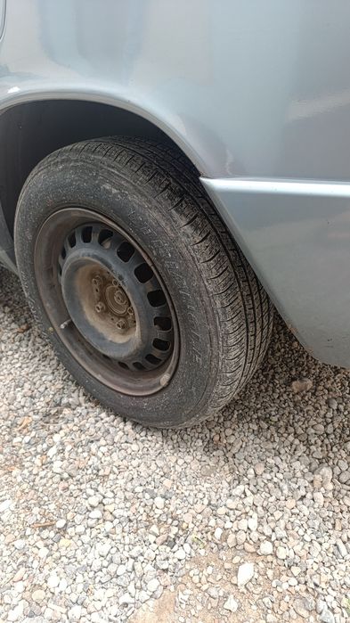 Продам шины на Мерседес размер 195.65. R15 комплект с дисками