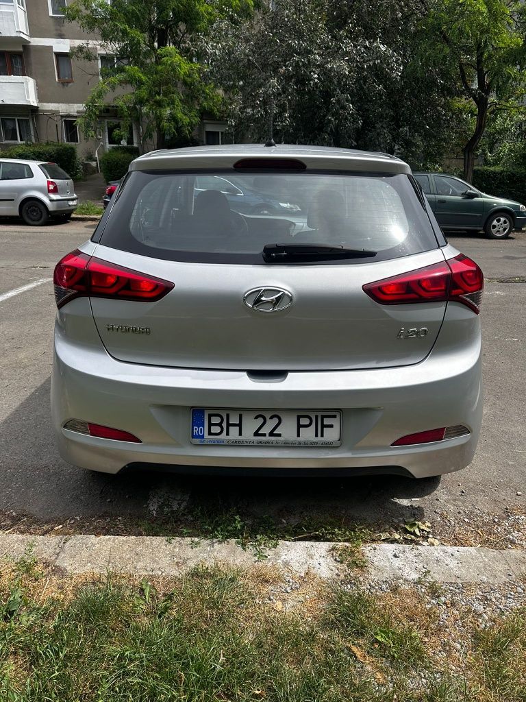 Mașina hyundai i20