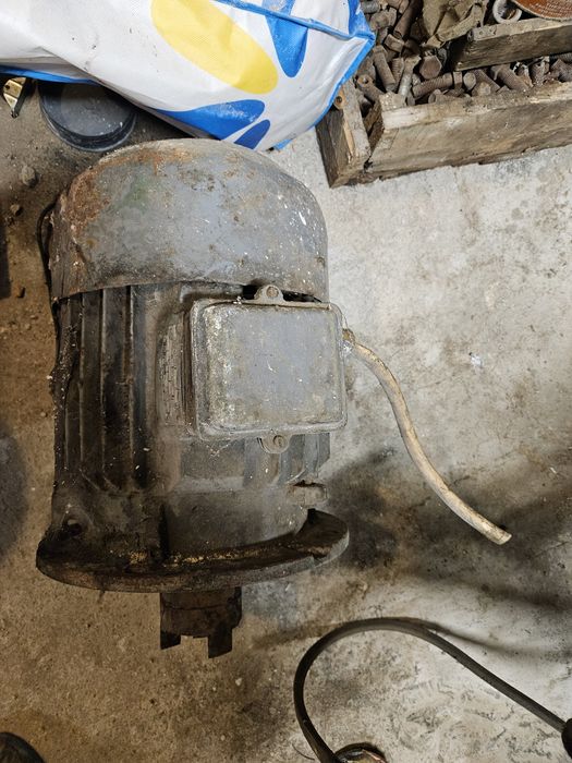 Трифазен двигател