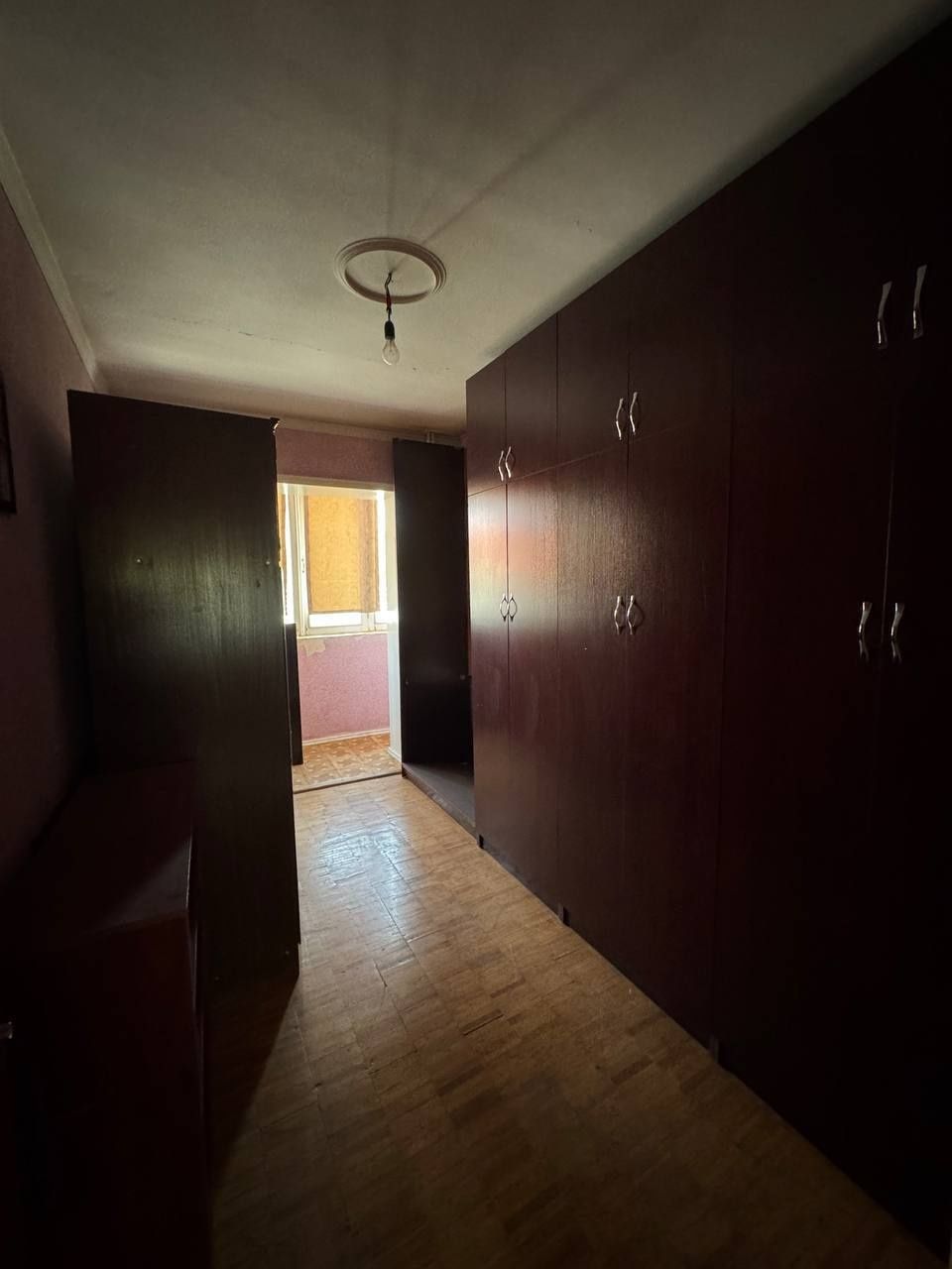 Срочно Продаётся Мирабад Касмонавте 4/3/4  с мебелью ремонт средний