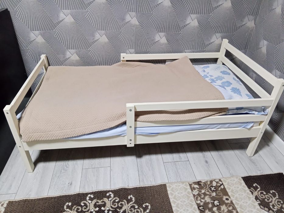 Кроват детски с матрасом