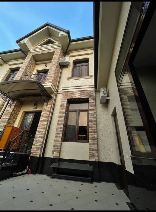 Аренда. Дом.
Мирзоулугбек. район 
Циалковская, 2 этажа + подвал