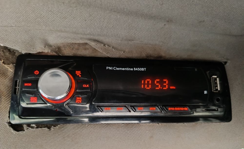 Vând casetofon auto PNI clementine 8450BT