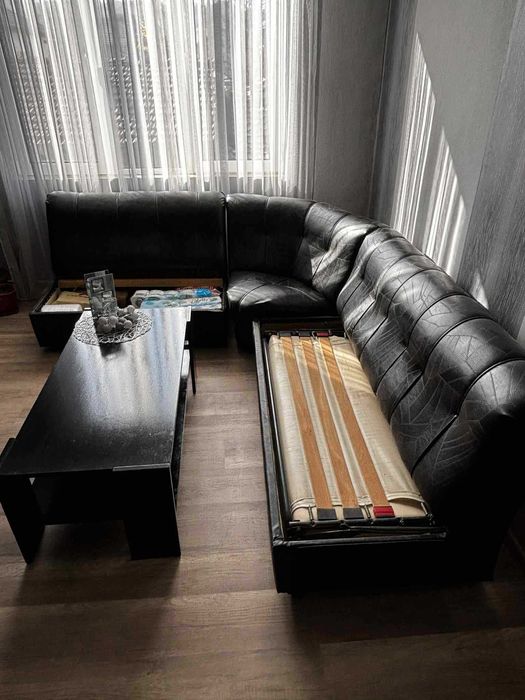 Модулен кожен диван с функция сън и място за багаж + 2 фотьойла