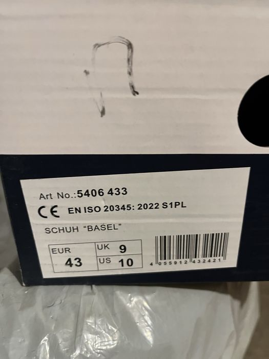 Работни обувки Диадора Форш и двата чифта са с бомбета и са 43 номер