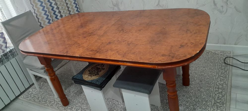 Продам  кухонный стол сатылады