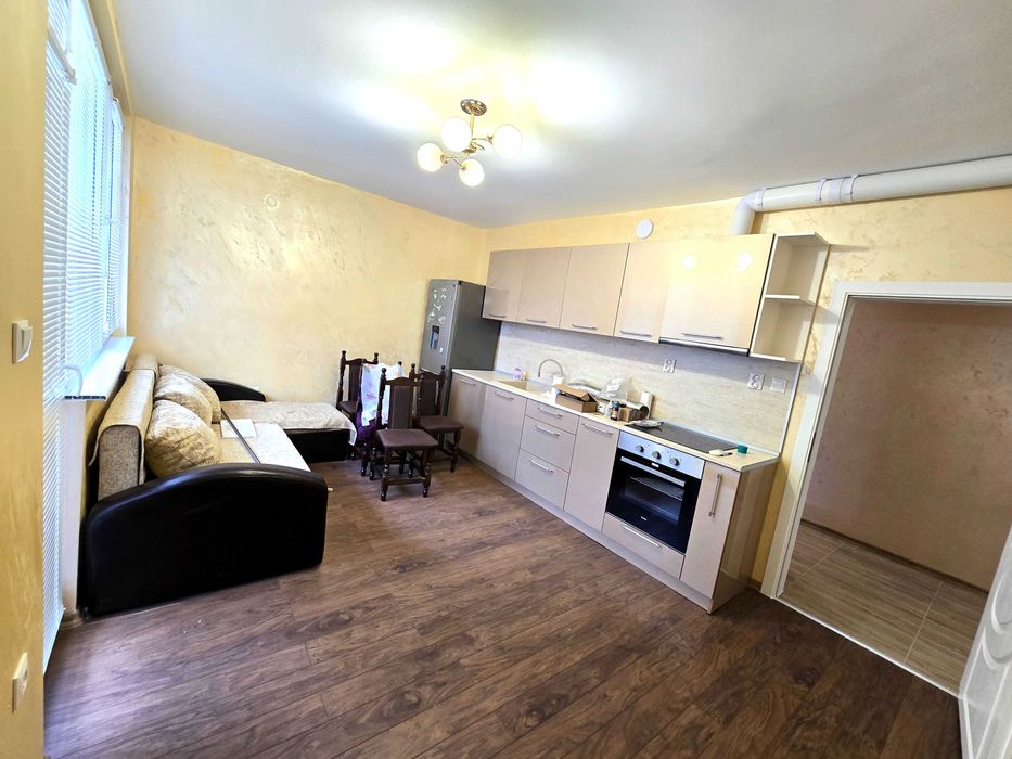 Под наем широк тристаен 75кв. 3 ет. в гр.Асеновгрд, широк център