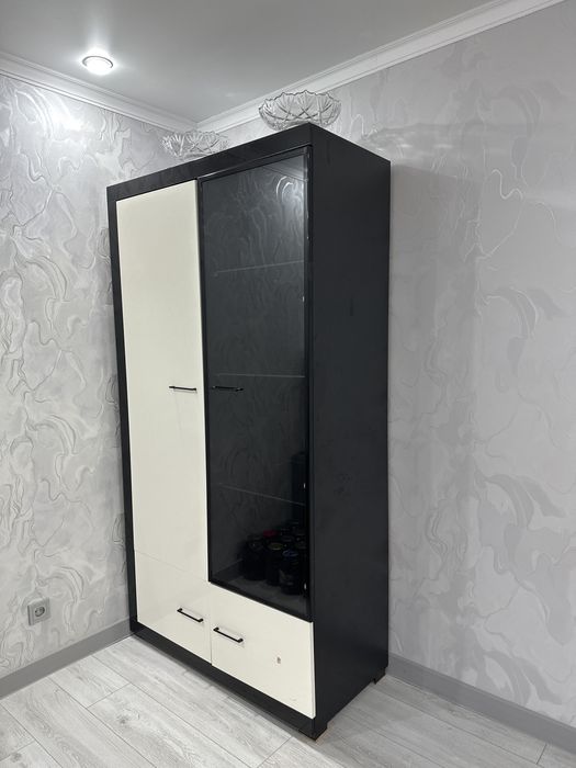 Продам сервант в гостиную