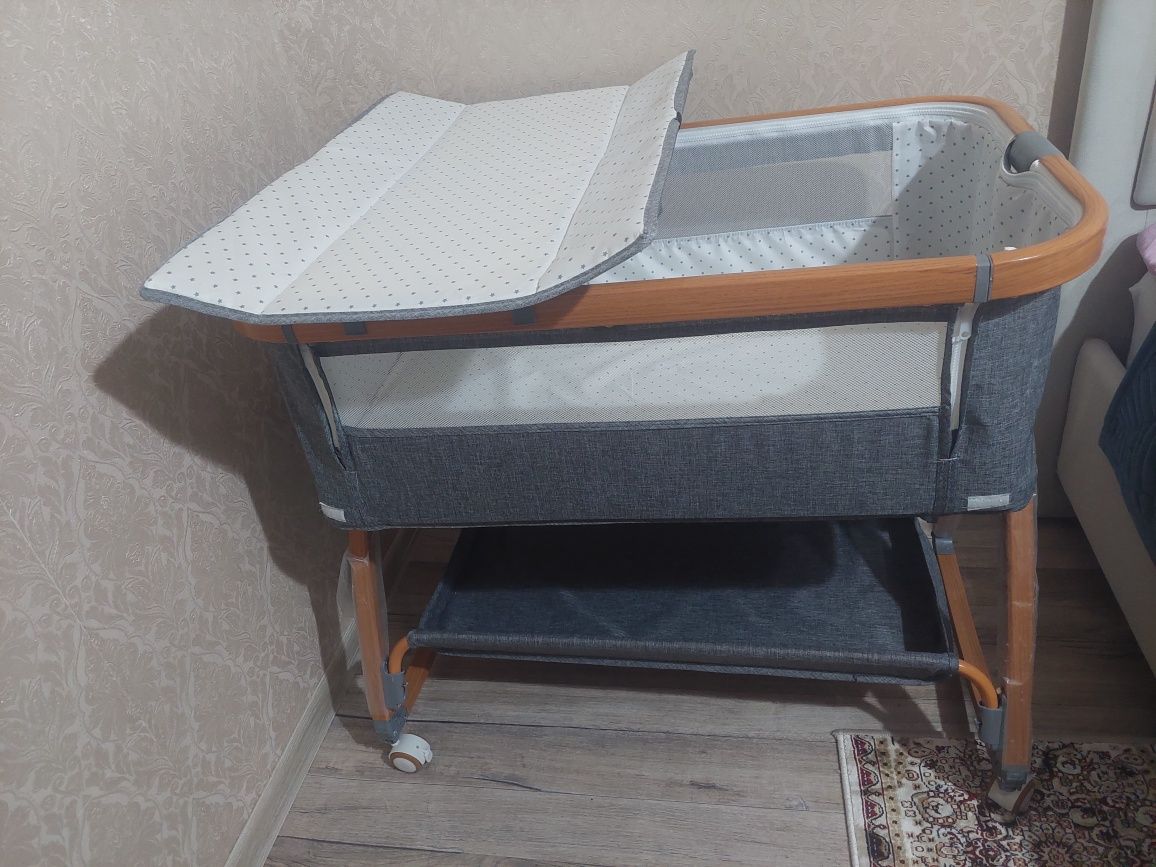 Продам манеж-кроватку