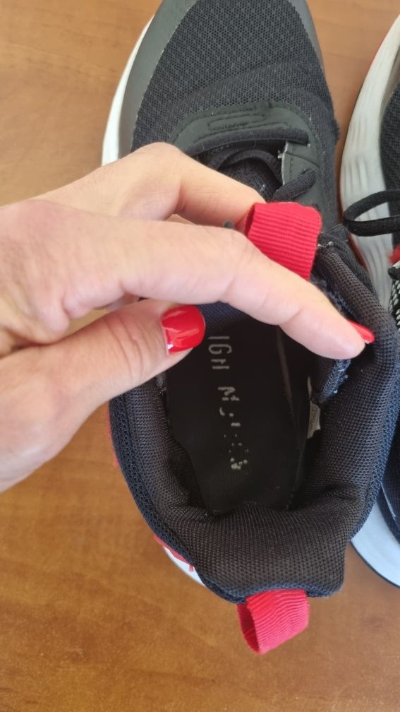 Маратонки Adidas,номер 38 2/3