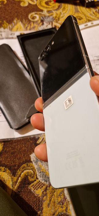 Samsung galaxy flip 5 este in garantie