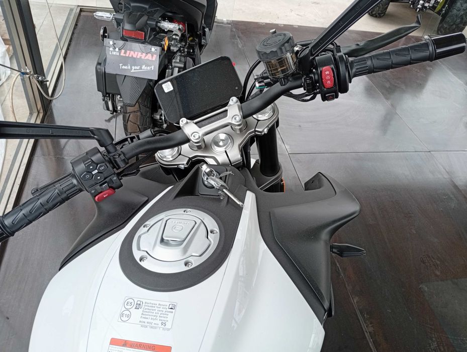 Motocicleta CFMOTO 450NK 2025