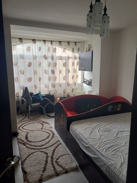Vand apartament cu 3 camere ,68 mp, etaj 4/4,zona Garii