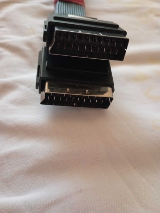 cablu SCART, cunoscut și sub denumirea de Peritel sau Euroconnector.