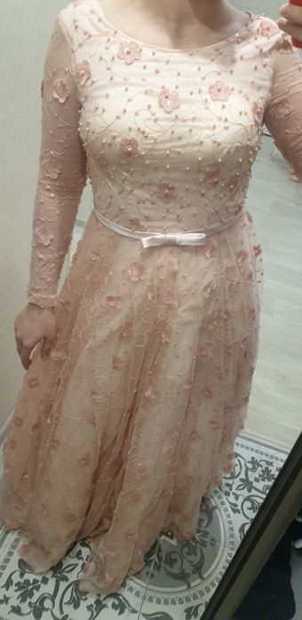 Очень красивое платье, на различные мероприятия. 20.000