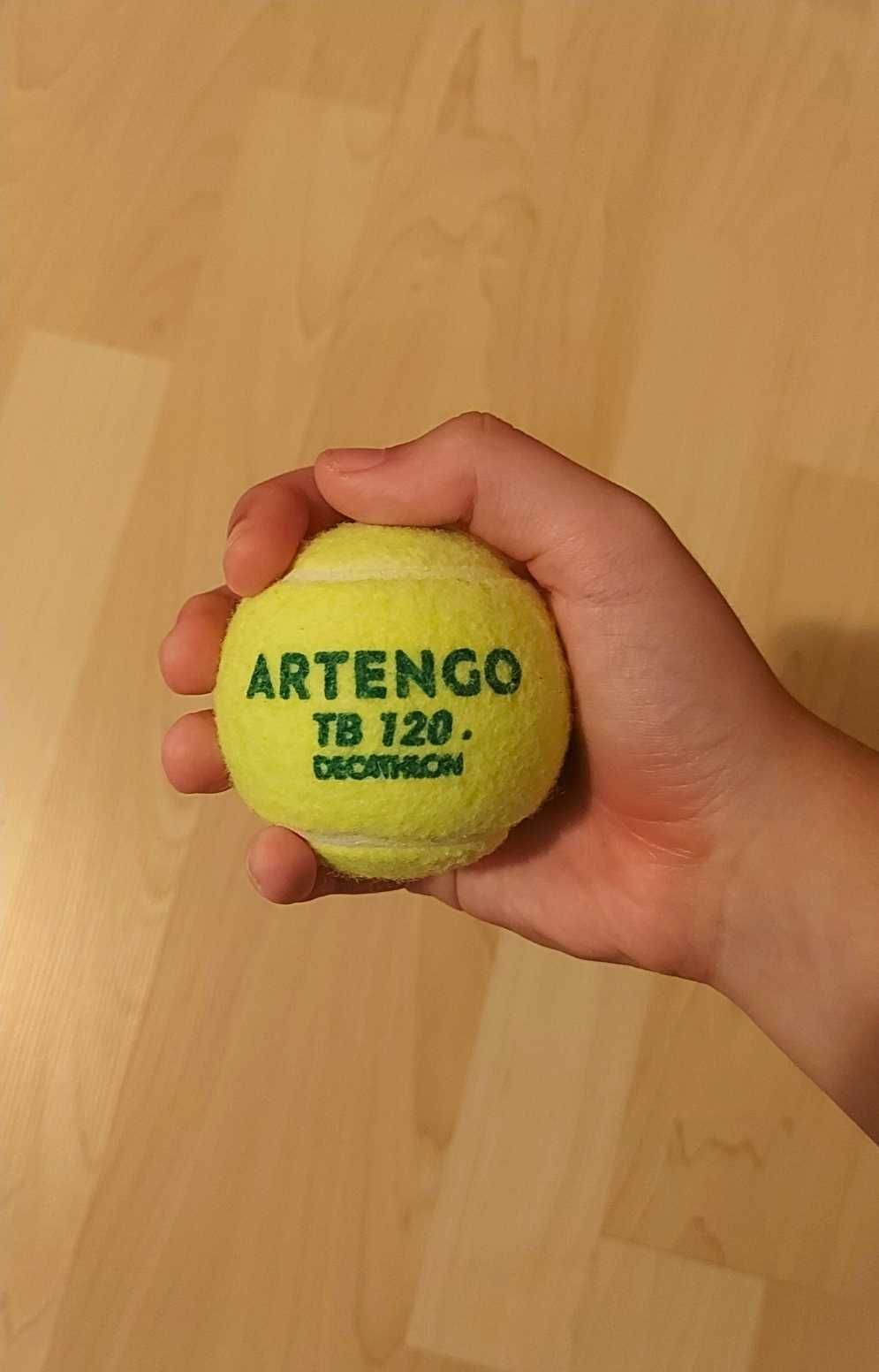 Чисто нова топка ,,Artengo" за професионален тенис на корт.