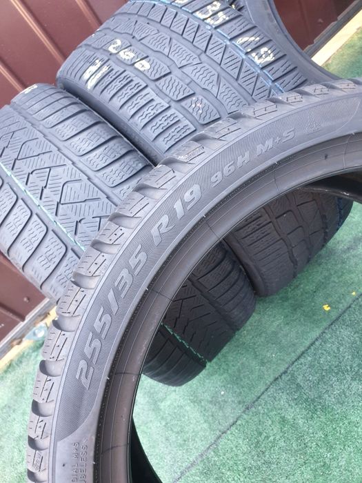 255.35.19 2x Pirelli