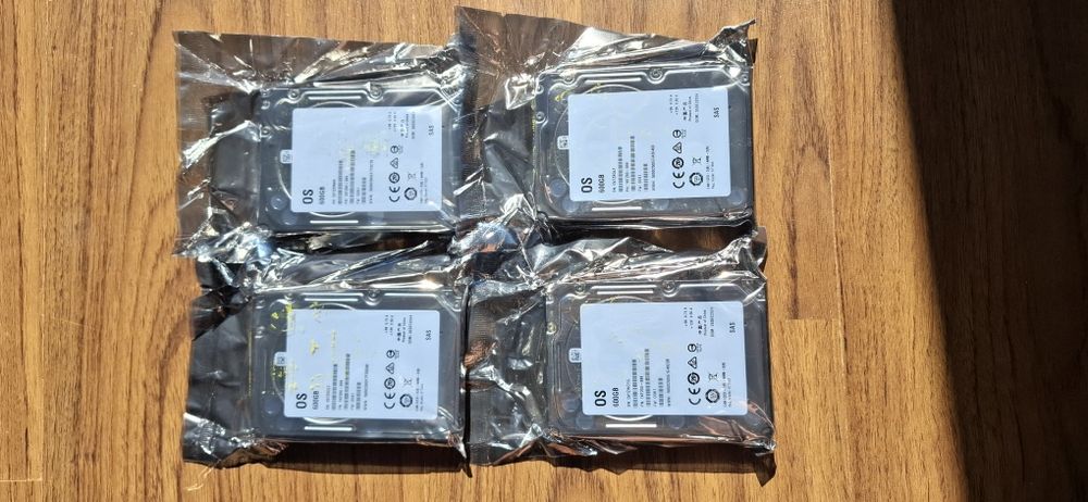4 Hdd server 2.5" Seagate SAS 600gb noi sigilate