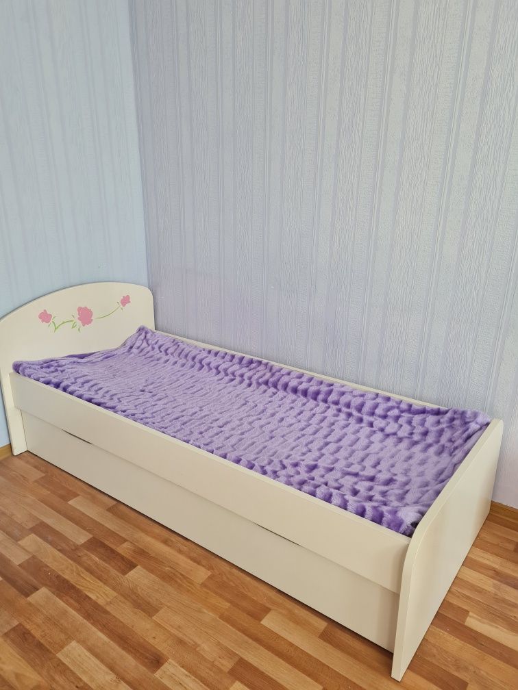 Кровать для принцессы с ящиком для белья или как второе спальное место