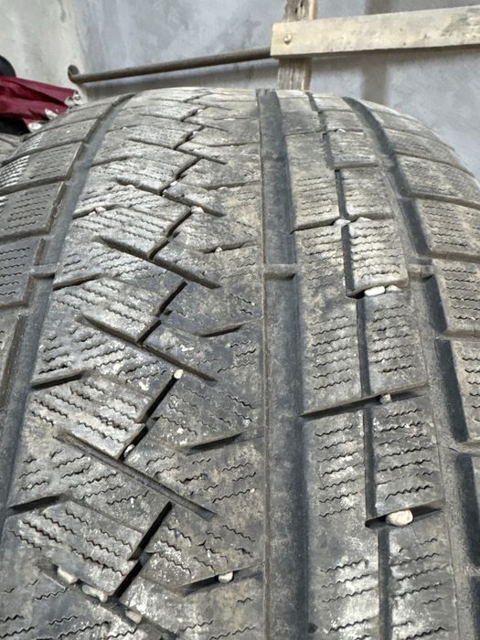 Продам резину срочно 285/50/20