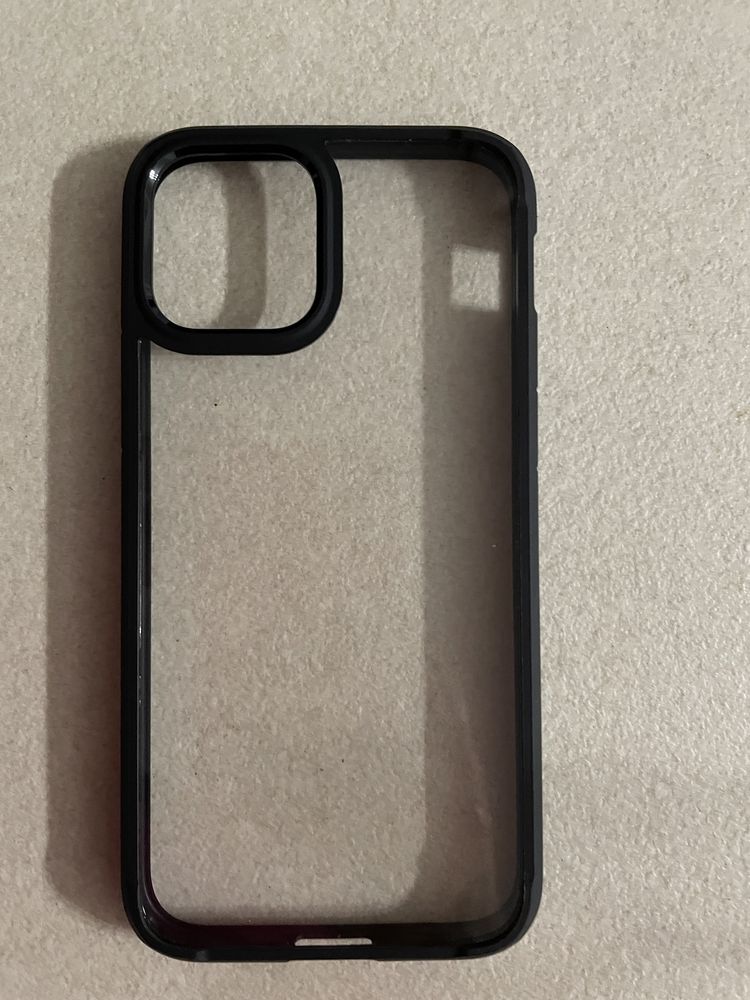 Husa Iphone 12 Spigen