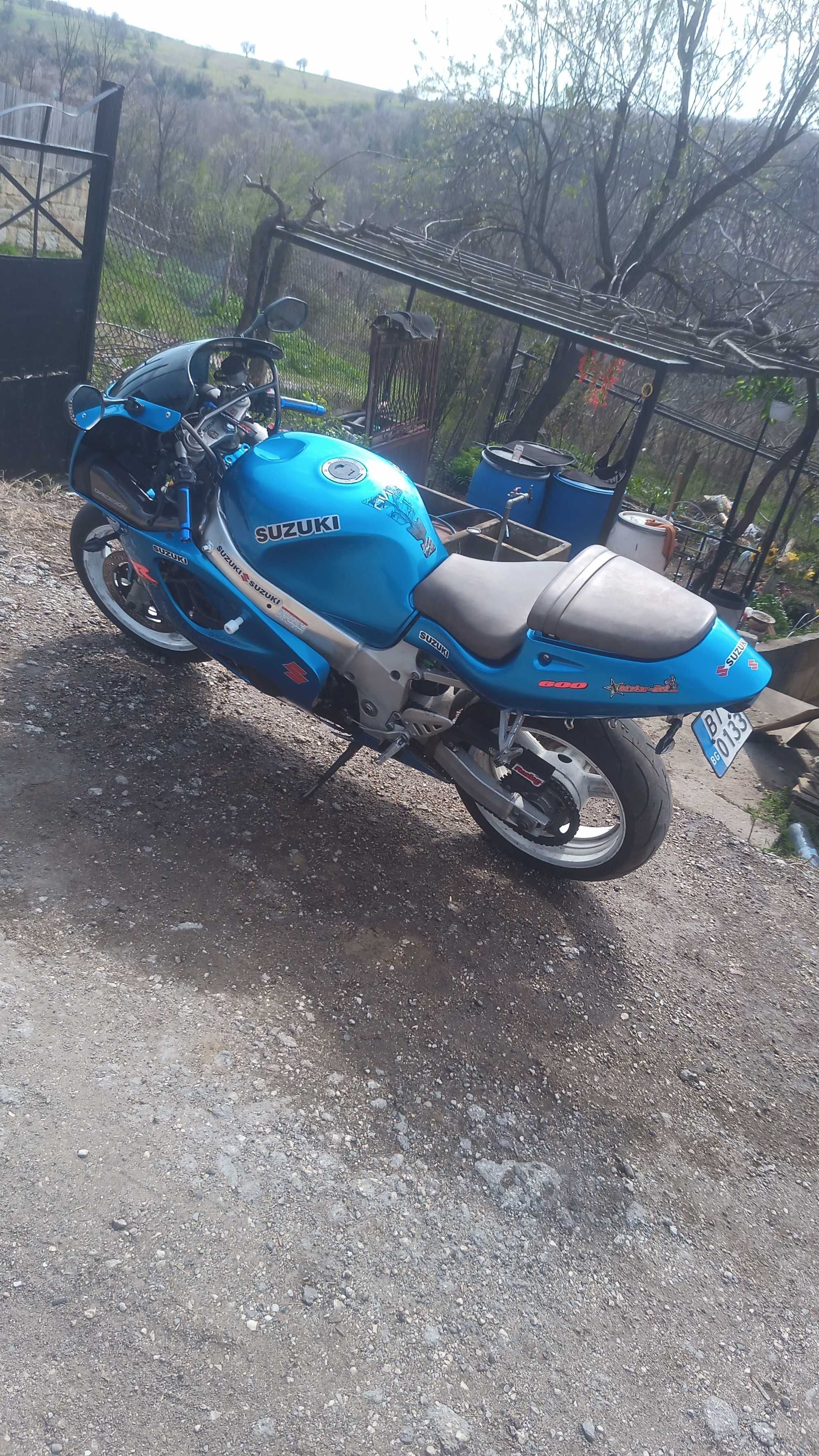 Сузуки GSXR 600 Srad