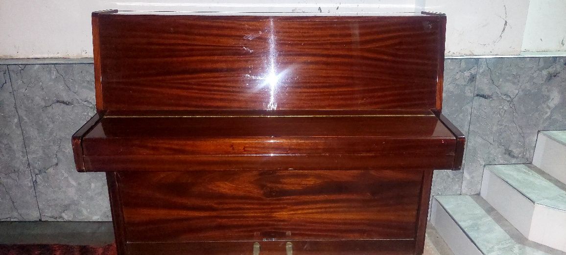 RIGA pianino300$